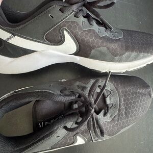 Women’s Nike air Max black size 10